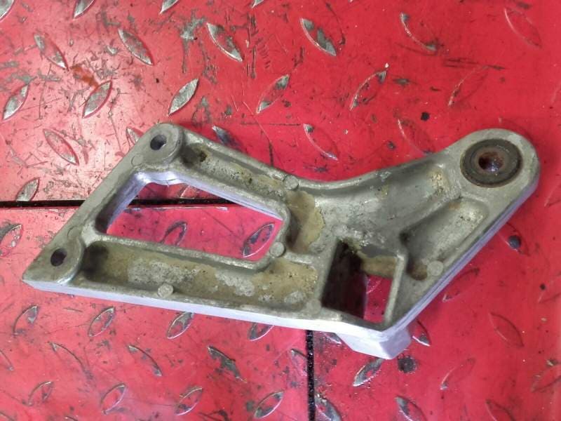 platine de cale pied arriere droite Suzuki 1100 GSXF gv72c 88-93 — photo 2/2