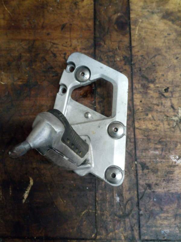 platine de cale pied avant droite Suzuki 1100 GSXF gv72c 88-93 — photo 1/2