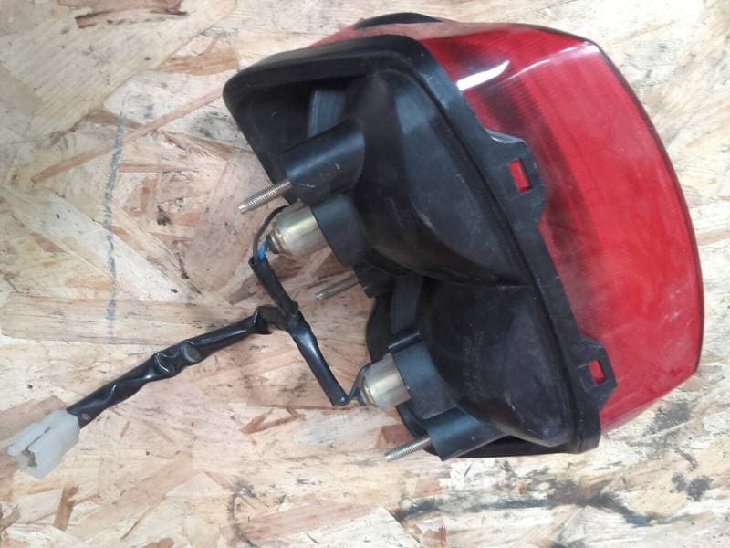 feu arriere Yamaha 1300 XJR 04-06 — photo 2/4