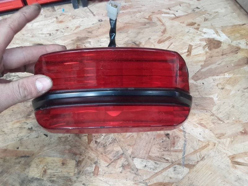 feu arriere Yamaha 1300 XJR 04-06 — photo 3/4