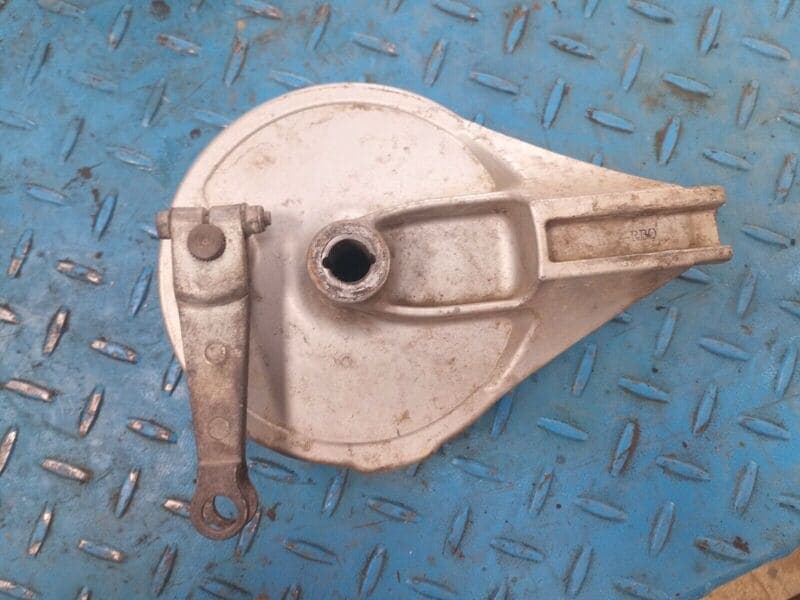Flasque de frein arrière tambour garnitures Daelim 125 VT — photo 1/2