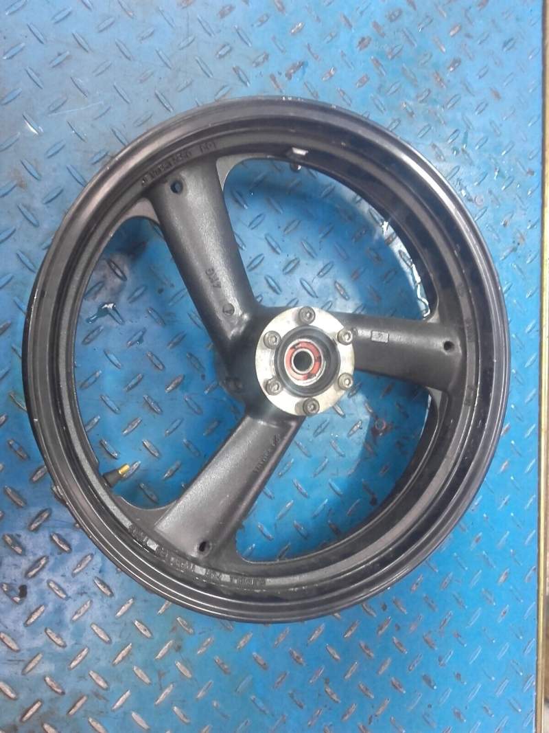 jante roue avant Yamaha 1200 XJR 4pu — photo 1/3