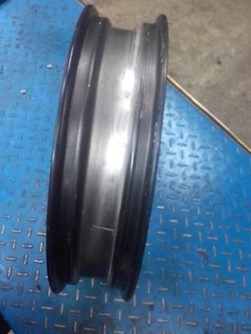 jante roue avant Yamaha 1200 XJR 4pu — photo 3/3