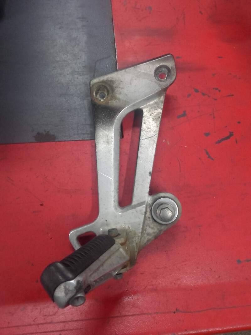 platine de cale pied arrière droite passager Yamaha 1200 XJR 4pu — photo 1/2