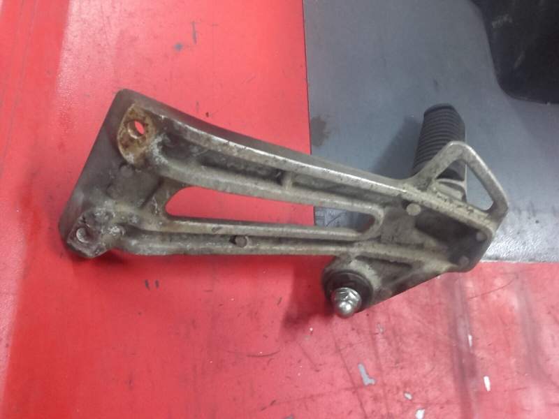 platine de cale pied arrière droite passager Yamaha 1200 XJR 4pu — photo 2/2
