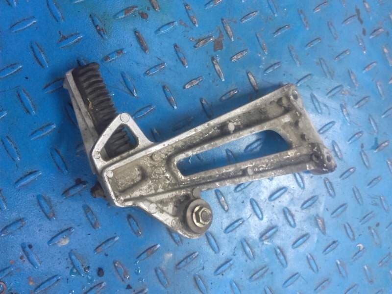 platine de cale pied arrière passager gauche Yamaha 1200 XJR 4pu — photo 2/2