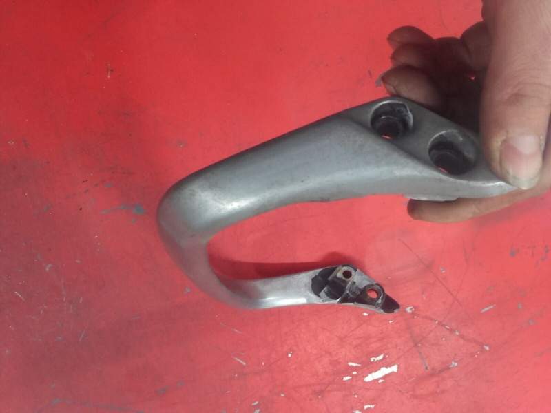 poignée arrière passager Yamaha 1200 XJR 4pu — photo 2/2