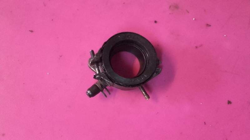 pipe d’admission gauche (cylindre arriere) yamaha 1100 XV virago 3LP — photo 2/2