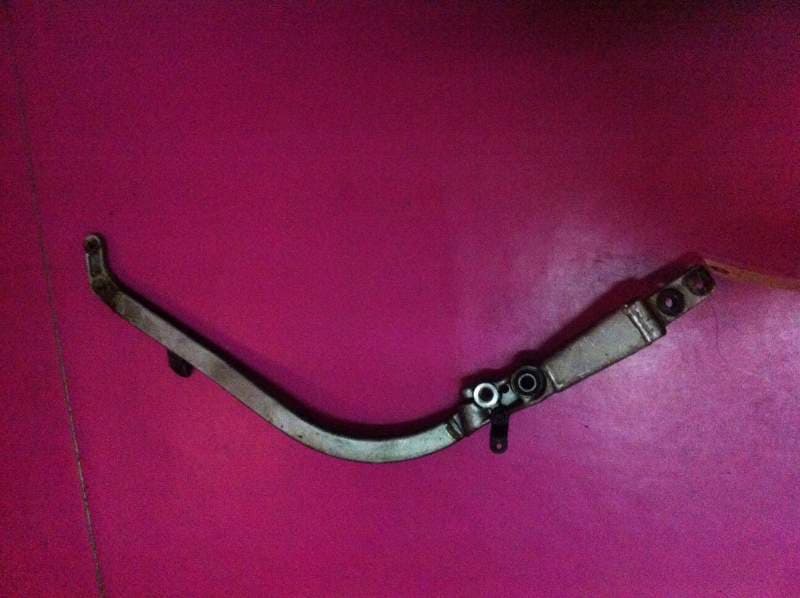 berceau bas cadre moteur droit yamaha 1200 FJ 3cx — photo 1/2