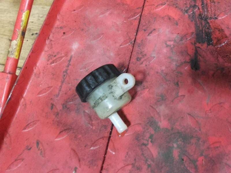 bocal de liquide de frein arriere yamaha 1200 FJ 3cx — photo 1/1