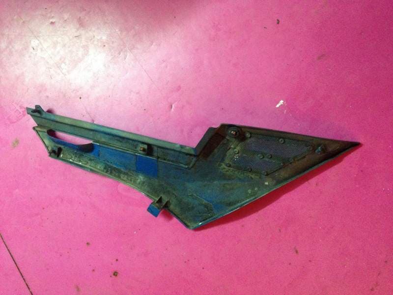 cache lateral gauche flanc de selle carenage yamaha 1200 FJ 3cx — photo 2/2