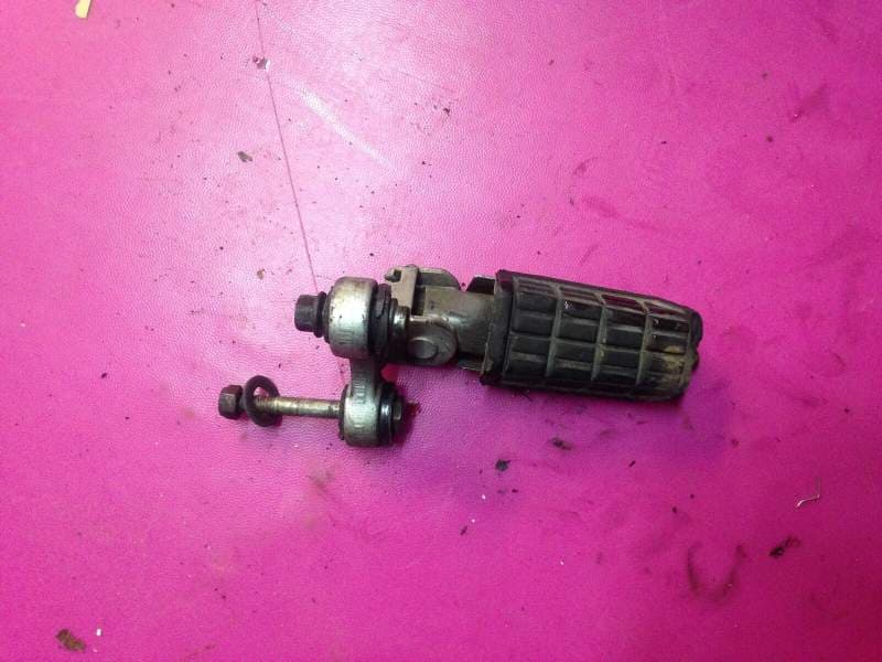 cale repose pied avant gauche yamaha 1200 FJ 3cx — photo 2/2