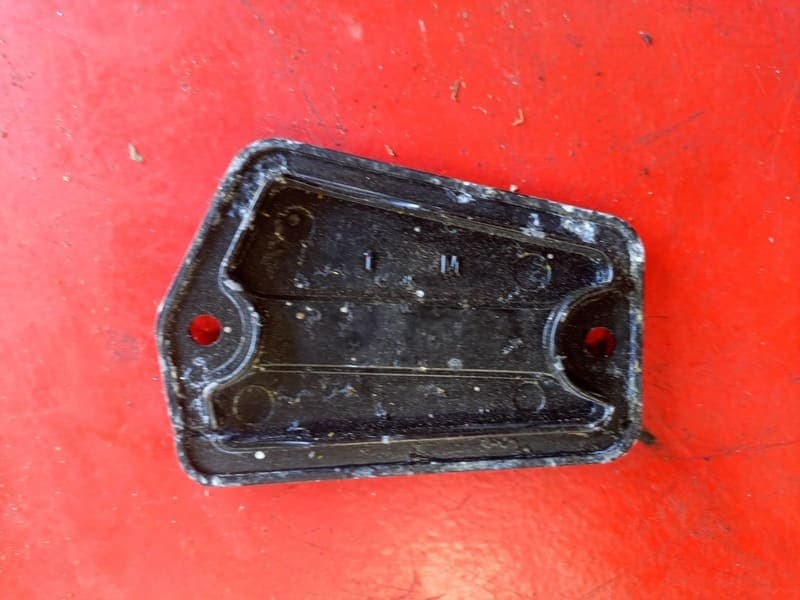 couvercle de maitre cylindre d’embrayage Yamaha 1200 Vmax V-Max — photo 2/2