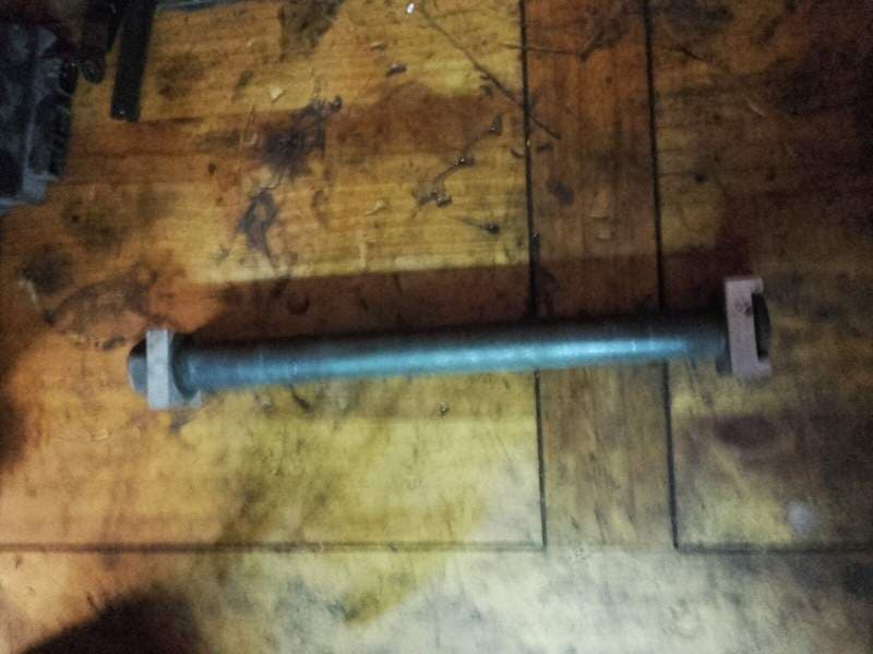 axe de roue arriere Yamaha YZF 1000 thunderace 4vd — photo 1/1