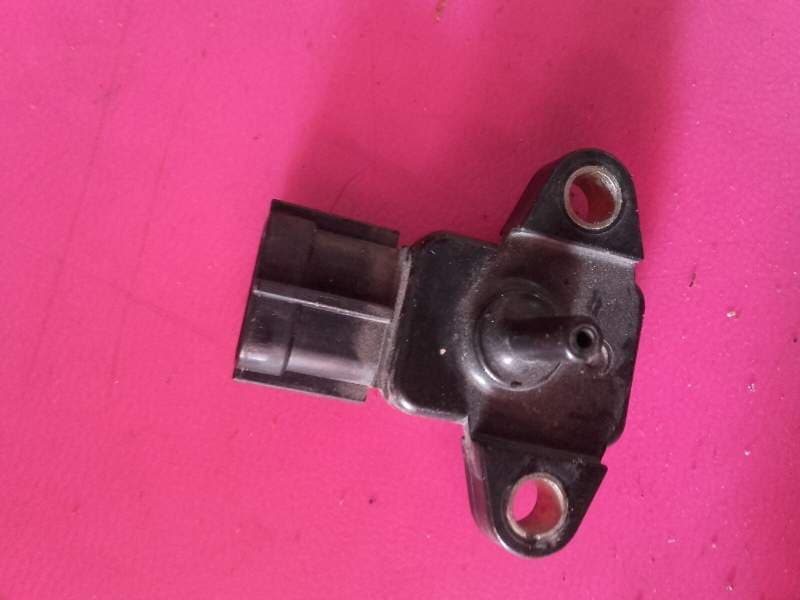 capteur d’air Yamaha YZF 1000 thunderace 4vd — photo 1/2