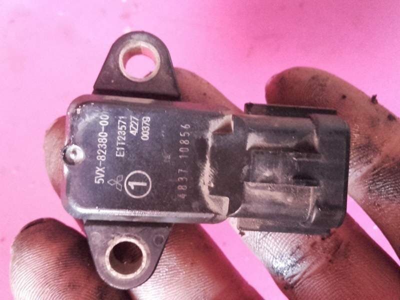 capteur d’air Yamaha YZF 1000 thunderace 4vd — photo 2/2