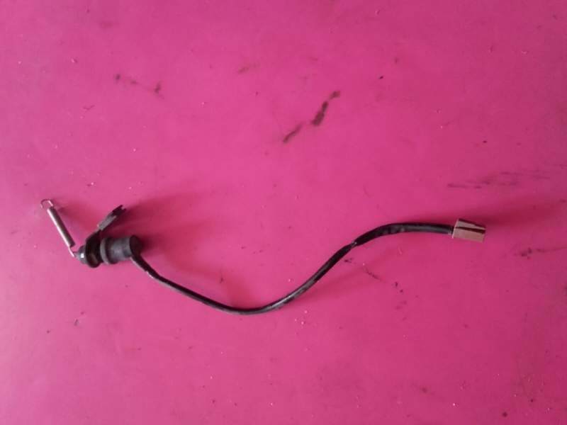 contacteur de feu stop frein arriere Yamaha YZF 1000 thunderace 4vd — photo 1/1
