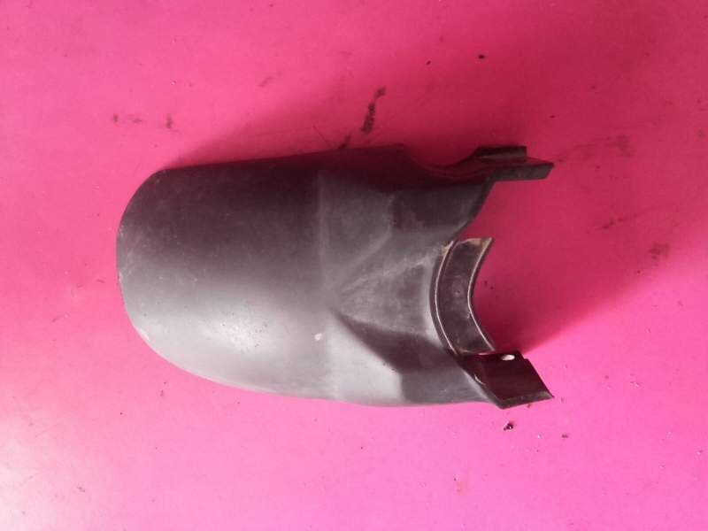 partie arriere du garde boue avant Yamaha YZF 1000 thunderace 4vd — photo 1/2