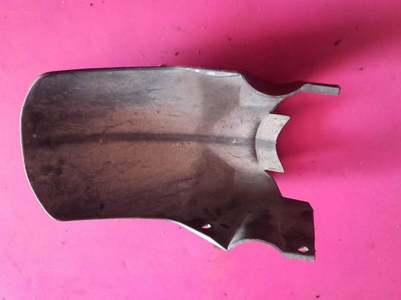 partie arriere du garde boue avant Yamaha YZF 1000 thunderace 4vd — photo 2/2
