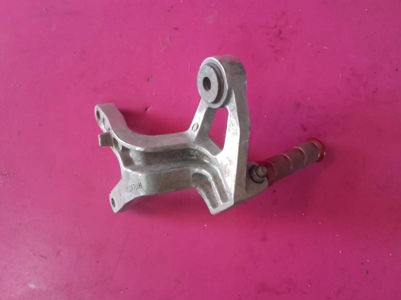 platine de cale repose pied arriere droit droite Yamaha YZF 1000 thunderace 4vd — photo 2/2