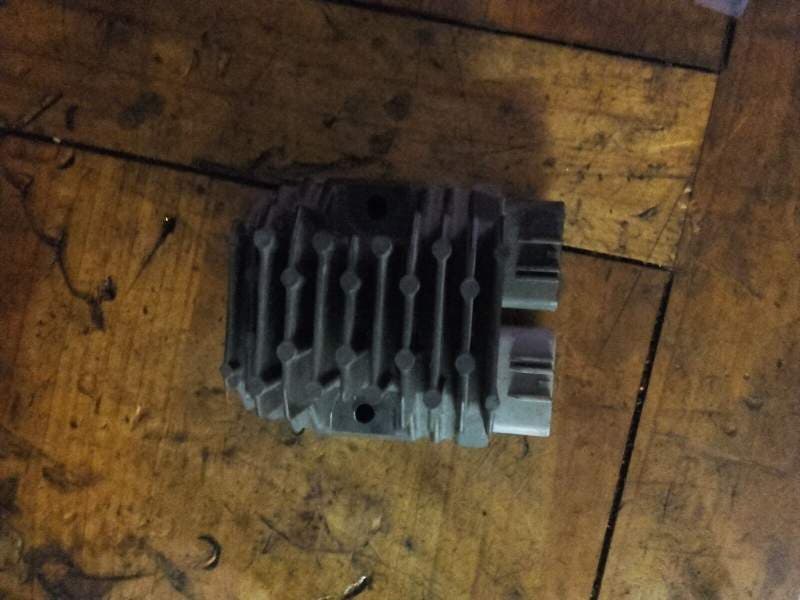 regulateur de tension FH011AA Yamaha YZF 1000 thunderace 4vd — photo 1/3