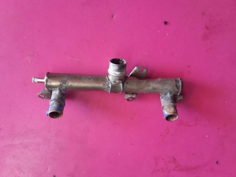 tube collecteur d’eau d’air Yamaha YZF 1000 thunderace 4vd — photo 1/2