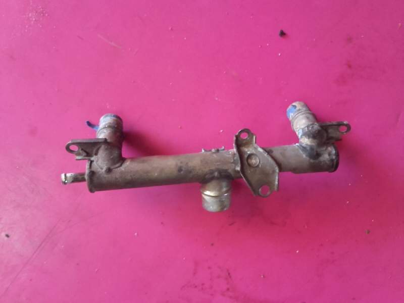 tube collecteur d’eau d’air Yamaha YZF 1000 thunderace 4vd — photo 2/2