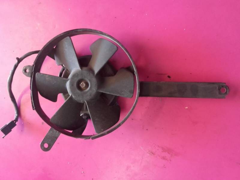 ventilateur de radiateur Yamaha YZF 1000 thunderace 4vd — photo 1/3