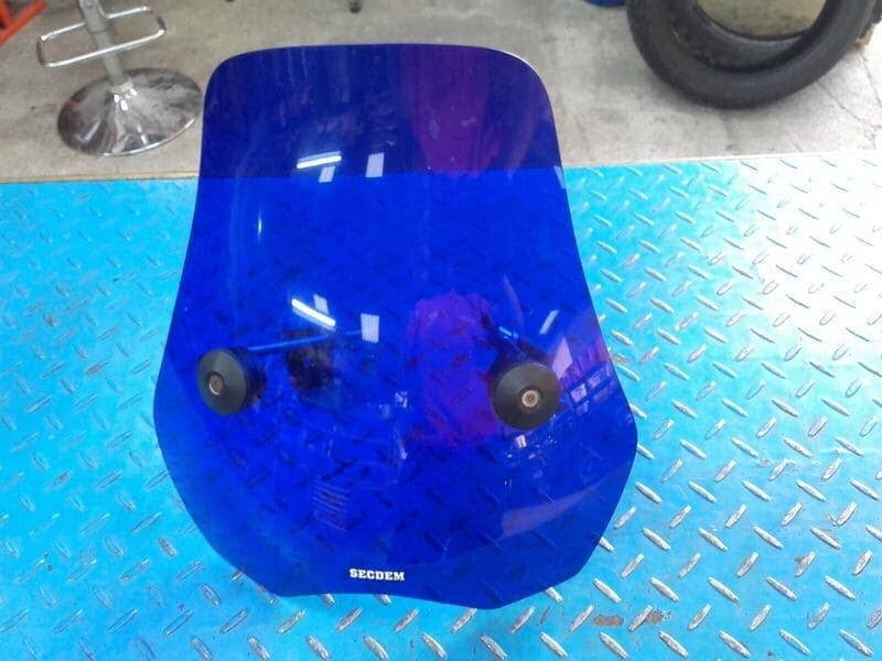 Bulle bleue moto phare rond roadster universelle — photo 1/3