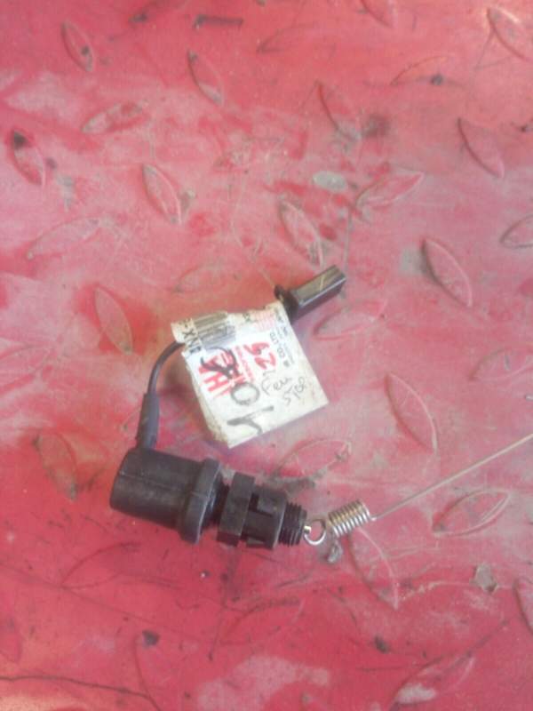 contacteur de frein arriere feu stop Yamaha 850 TRX 4nx-82530-00 — photo 1/1