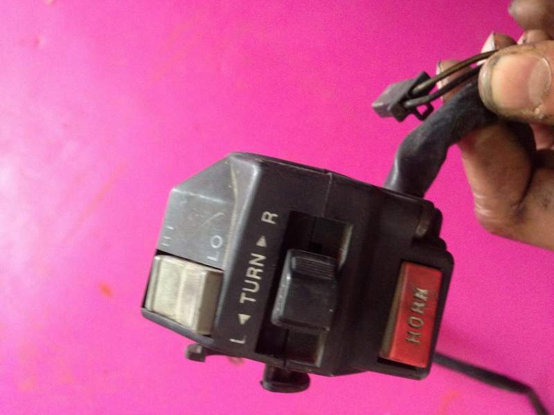 comodo commodo gauche Yamaha 900 XJ 31a 58l — photo 1/2