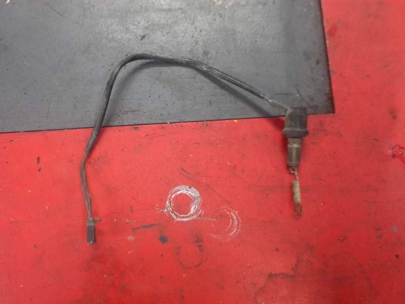 contacteur de frein arriere feu stop Yamaha 900 XJ Diversion 4km — photo 1/1