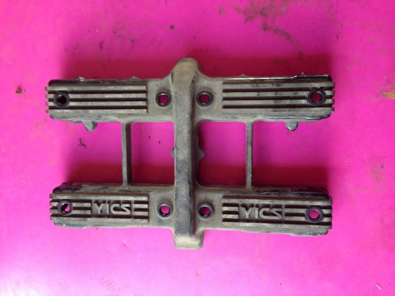 couvre culasse cache culbuteurs Yamaha 900 XJ 31a 58l — photo 1/2