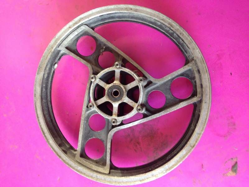 jante (roue) avant Yamaha 900 XJ 31a 58l — photo 1/2