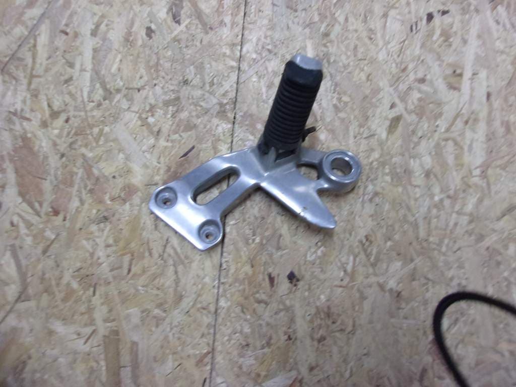 platine cale pied arrière droit Yamaha 900 XJ Diversion 1 — photo 2/3