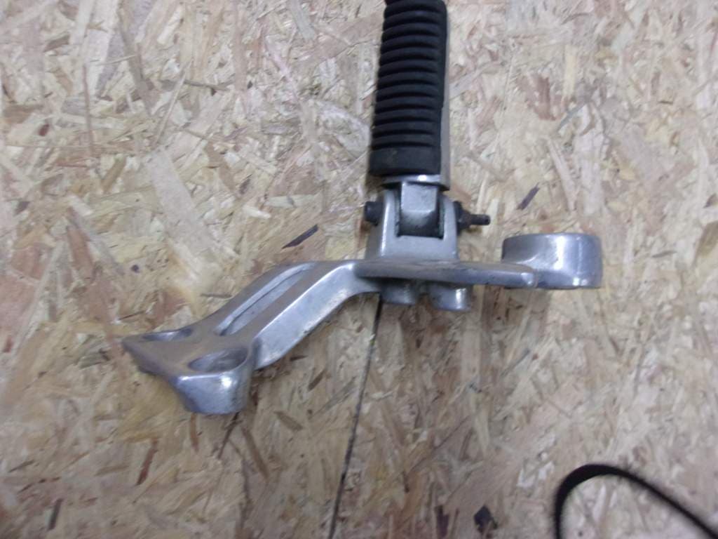 platine cale pied arrière droit Yamaha 900 XJ Diversion 1 — photo 3/3