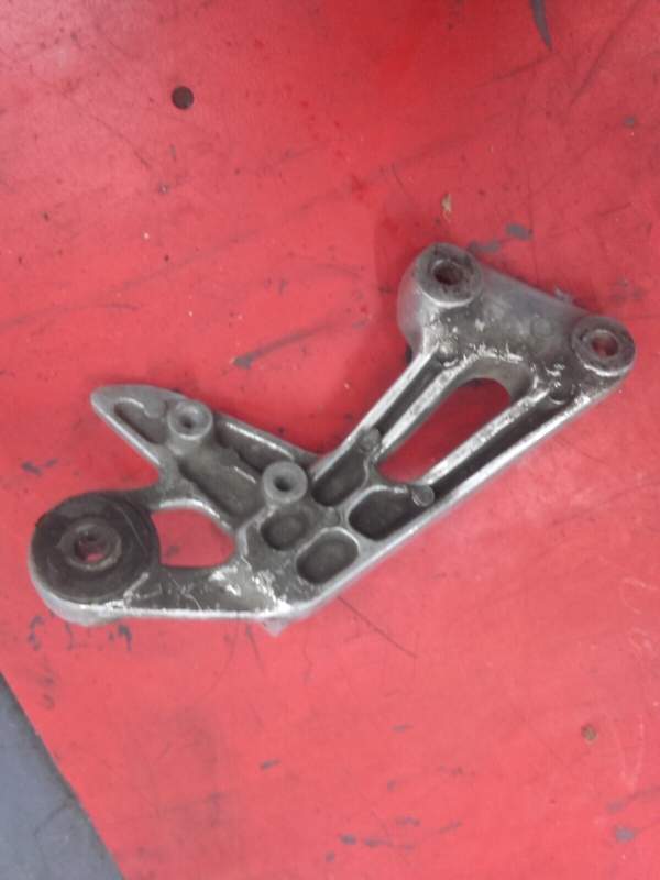 platine de cale repose pied avant droit droite Yamaha 900 XJ Diversion 4km — photo 2/2