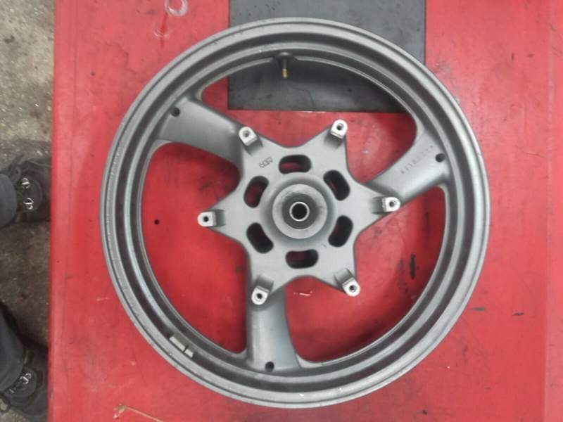 roue jante avant Yamaha 900 XJ Diversion 4km — photo 1/4