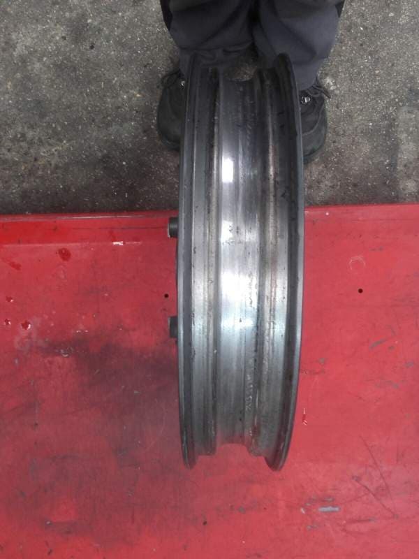 roue jante avant Yamaha 900 XJ Diversion 4km — photo 2/4
