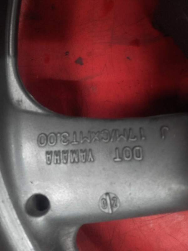 roue jante avant Yamaha 900 XJ Diversion 4km — photo 4/4