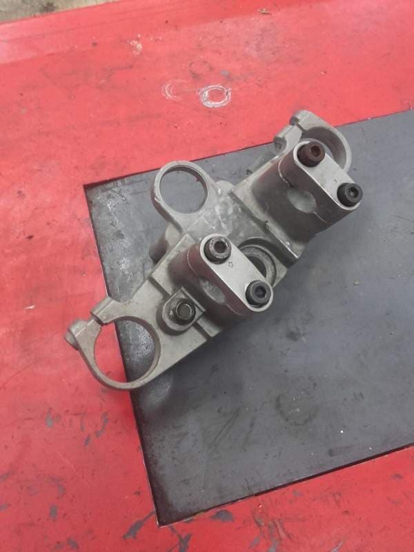 té de fourche supérieur Yamaha 900 XJ Diversion 4km — photo 1/3