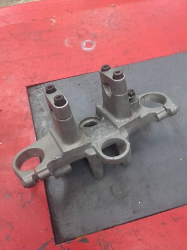té de fourche supérieur Yamaha 900 XJ Diversion 4km — photo 2/3