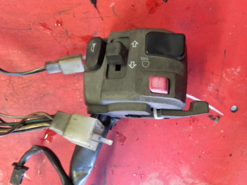 comodo commodo gauche Yamaha 850 TDM 4tx — photo 2/2