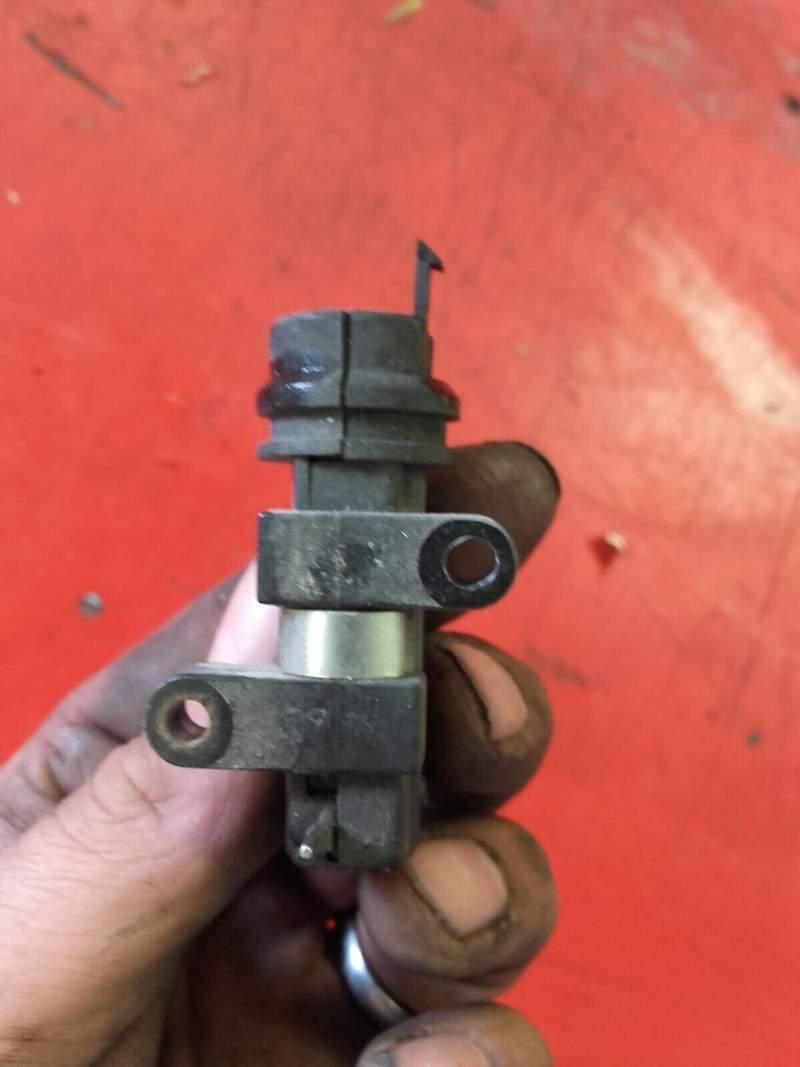 contacteur de frein avant feu stop Yamaha 850 TDM 4tx — photo 1/2