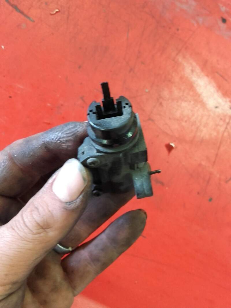 contacteur de frein avant feu stop Yamaha 850 TDM 4tx — photo 2/2