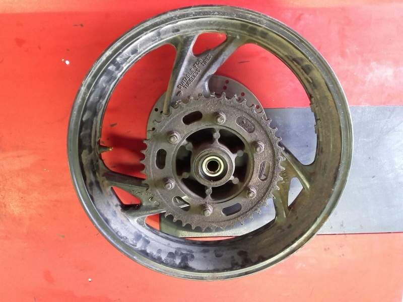 jante autre roue arriere Yamaha 850 TDM 4tx — photo 1/3