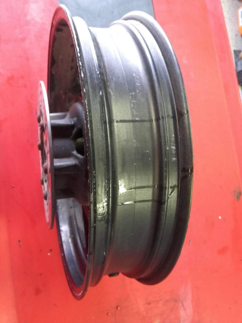 jante autre roue arriere Yamaha 850 TDM 4tx — photo 3/3