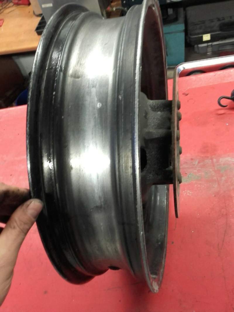 jante roue arriere Yamaha 850 TDM 4tx — photo 3/3