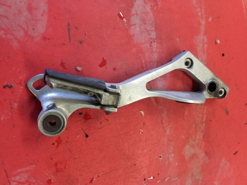 platine de cale repose pied arriere droit droite passager Yamaha 850 TDM 4tx — photo 1/2