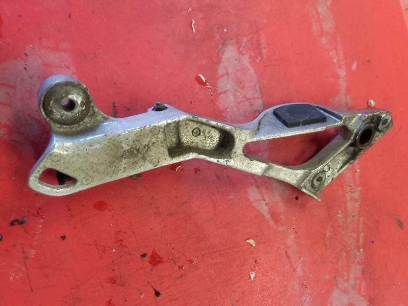 platine de cale repose pied arriere droit droite passager Yamaha 850 TDM 4tx — photo 2/2